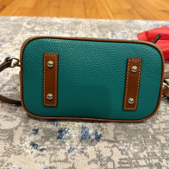 Dooney & Bourke Pebble Grain Domed Crossbody Handbag in Spearmint! - Picture 9 of 12